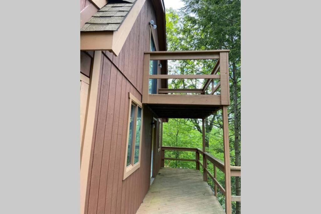 Regent Hilltop Chalet Sandyville